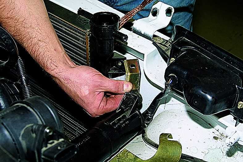 Снять антенну на ленд крузере 100: инструкция по ремонту